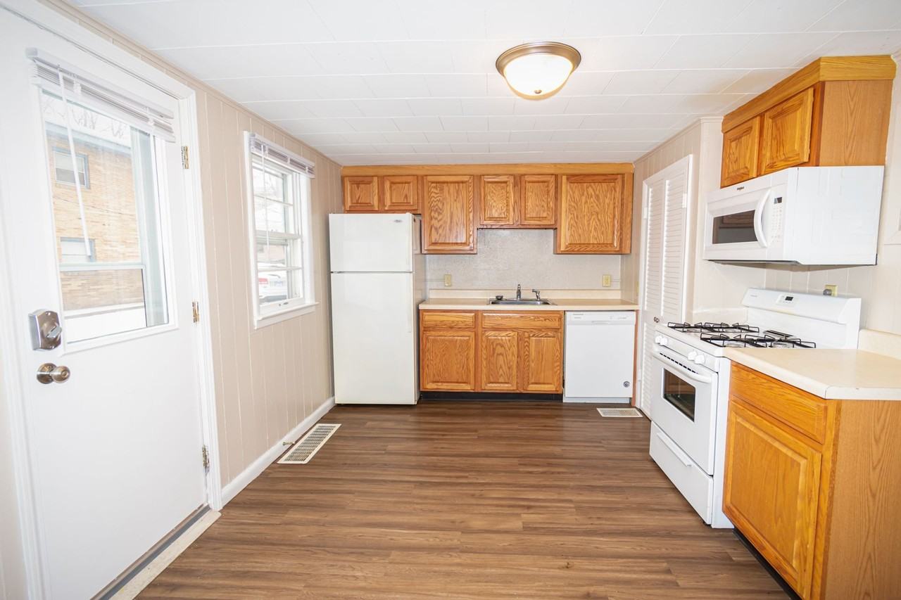 1000 E. Washington - Photo 3 of 13