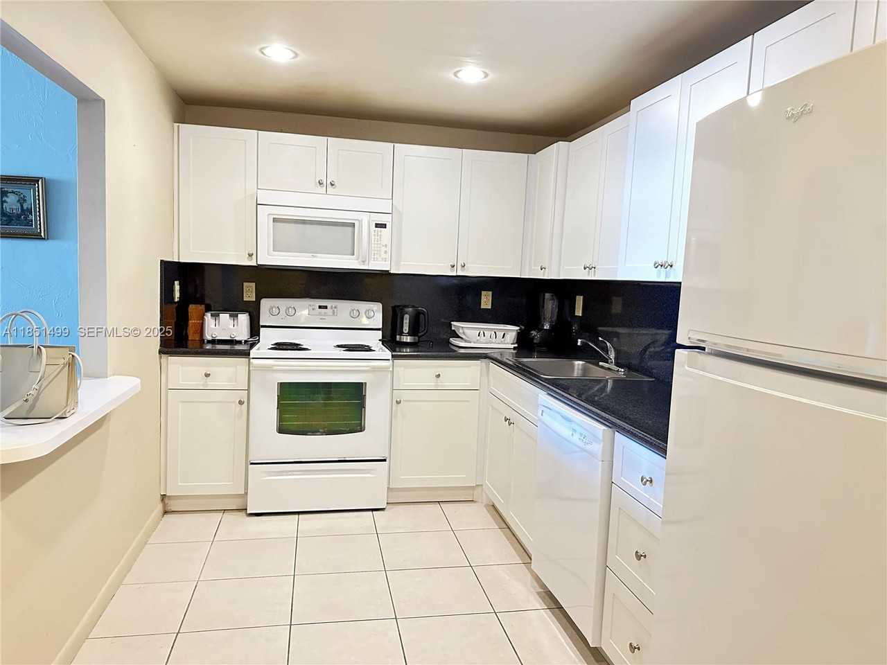 19390 Collins Avenue #1401 - Photo 4 of 25