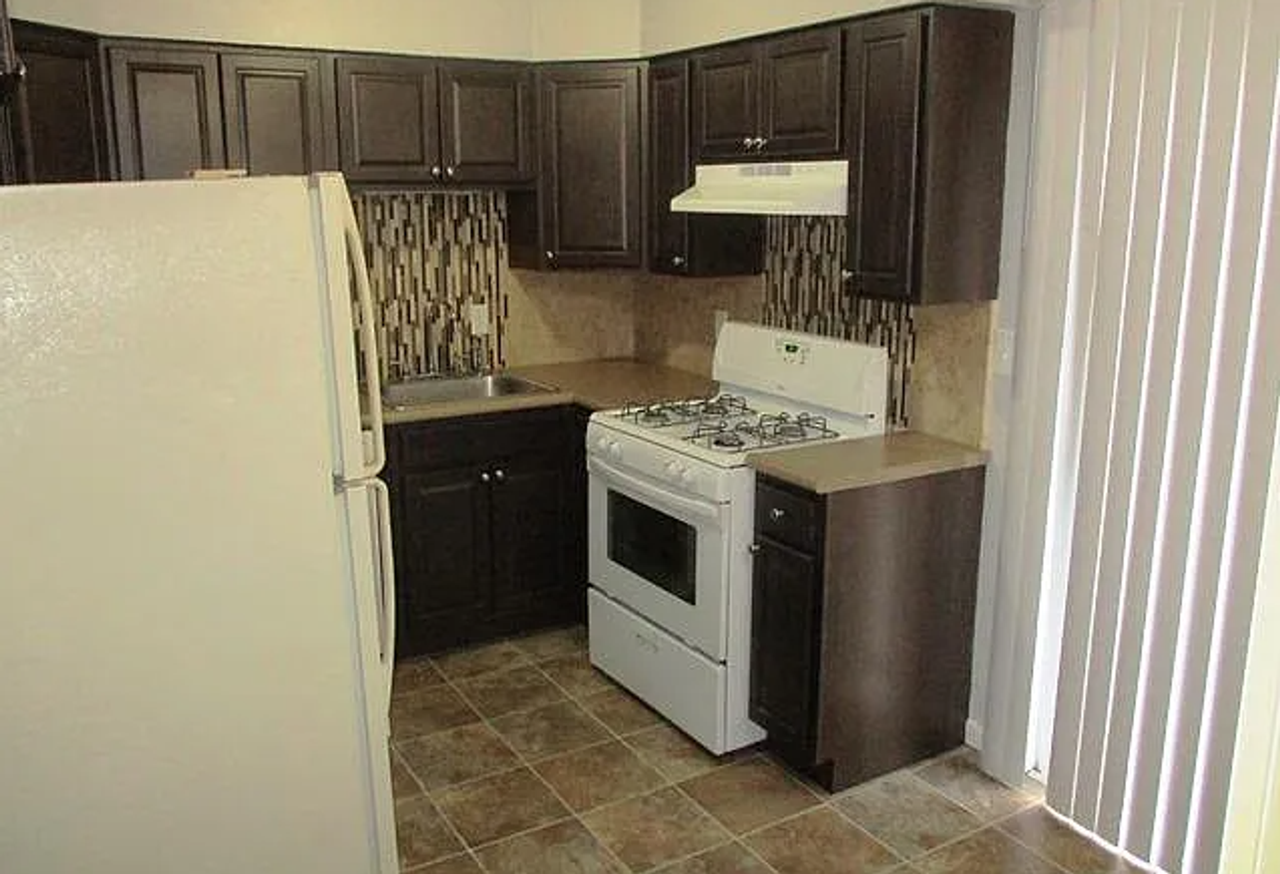 1620 Bryan - Photo 3 of 8