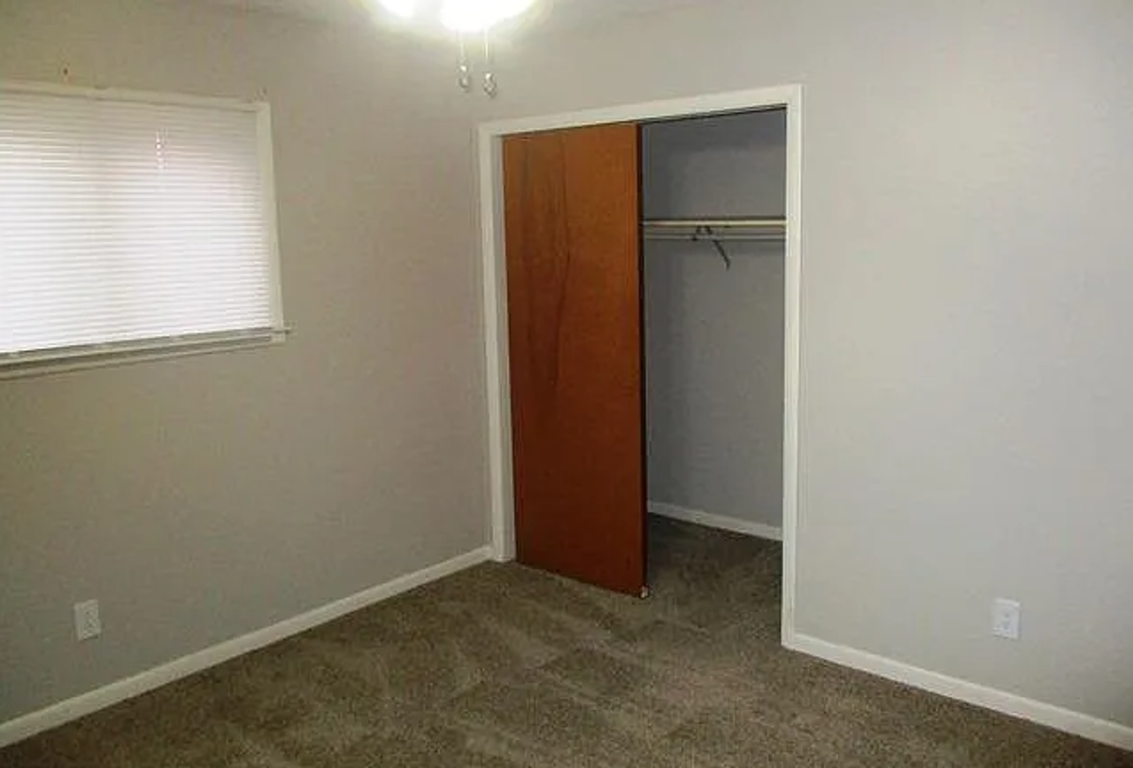 1620 Bryan - Photo 5 of 8