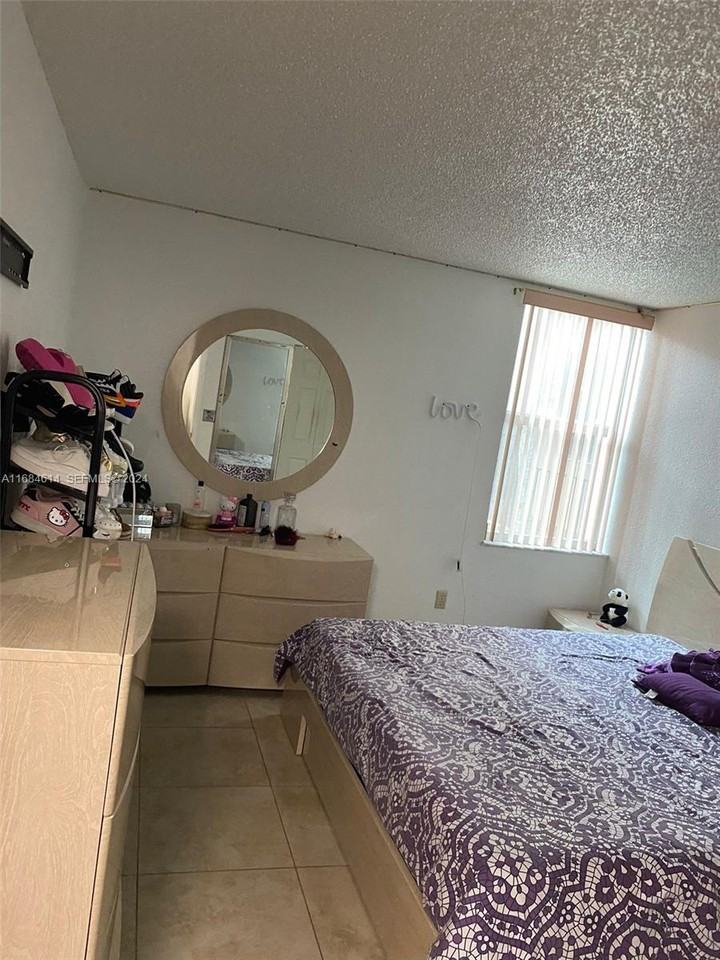 1900 West 68th Street #D205 - Photo 3 of 6