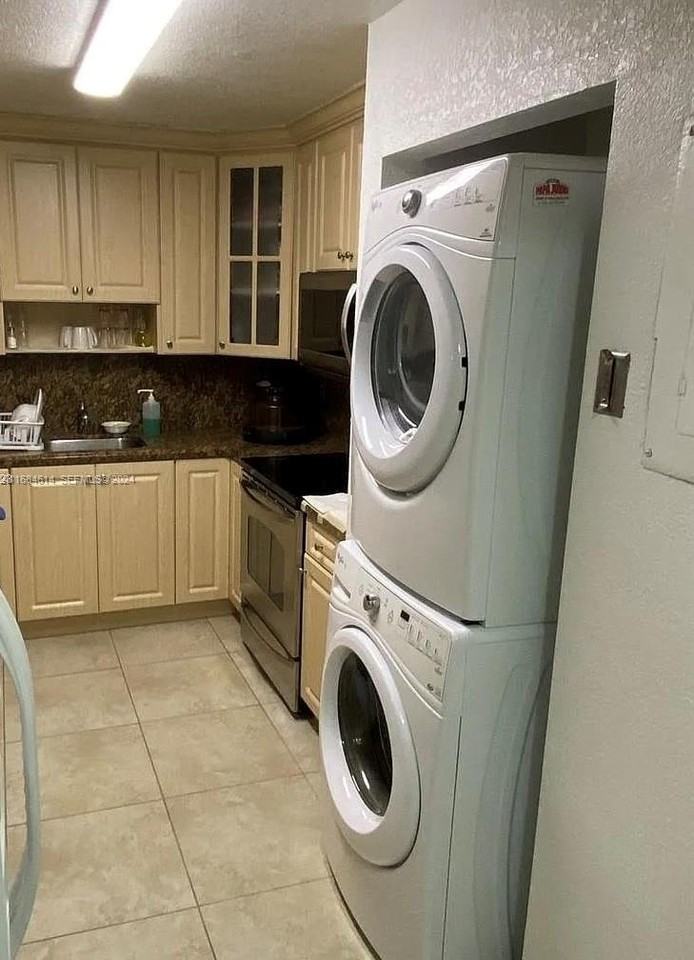 1900 West 68th Street #D205 - Photo 4 of 6