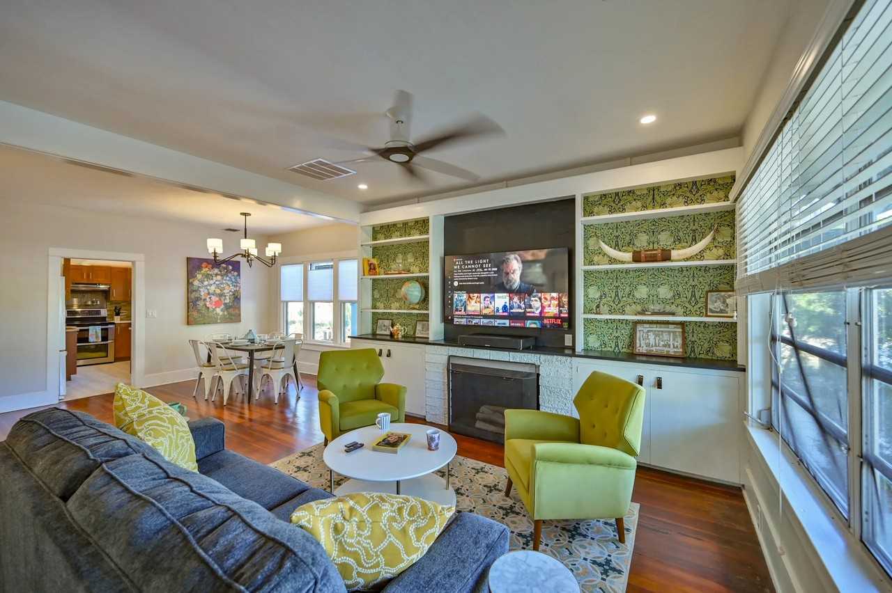 2408 Hillview Street - Photo 4 of 24