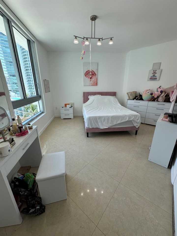 350 South Miami Avenue #1412 - Photo 3 of 22