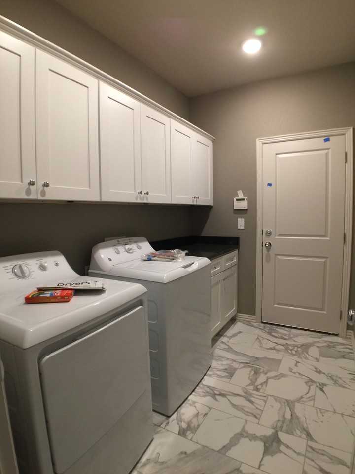 393 S Hill Ave - Photo 5 of 9