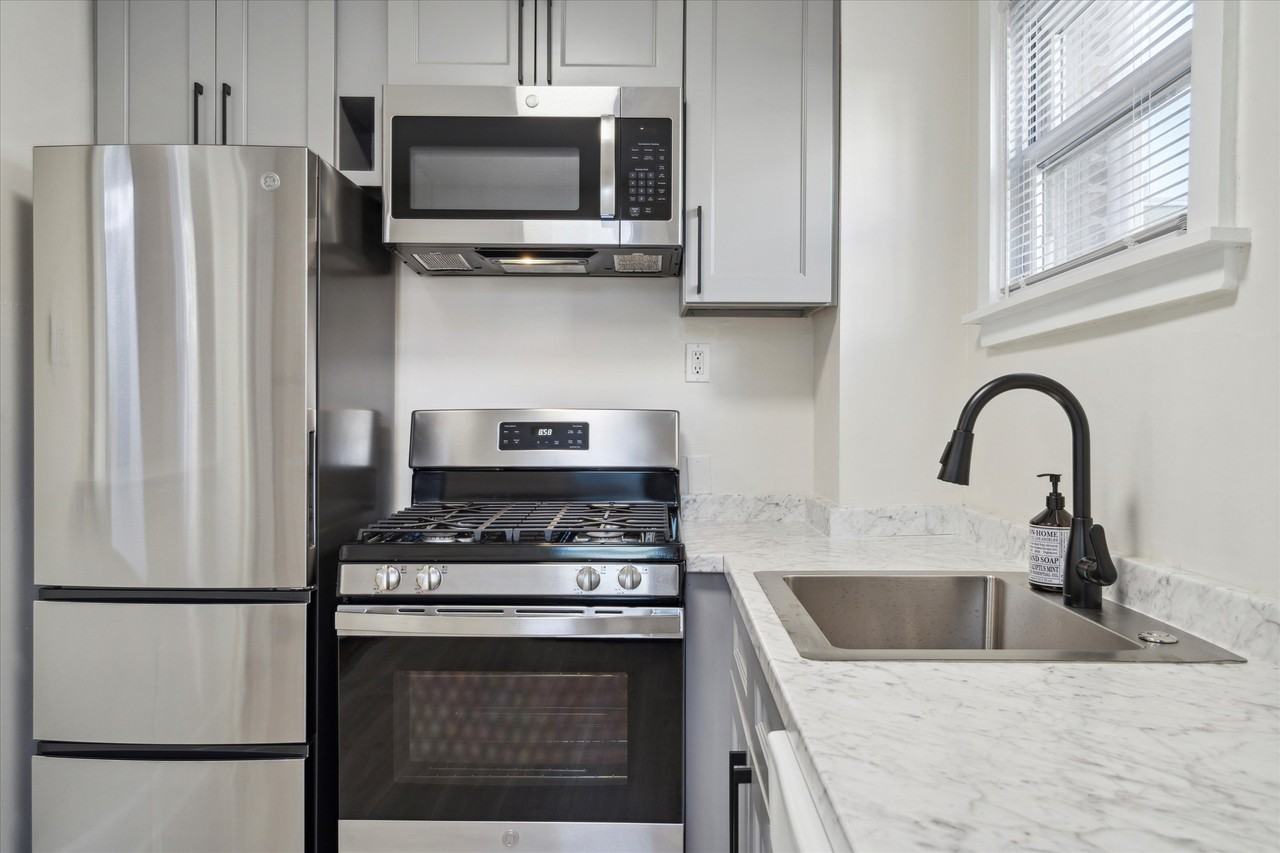 1730 Memphis St - Photo 6 of 19