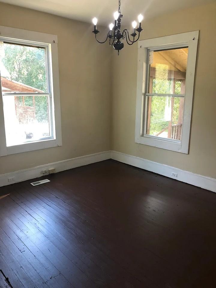 28 Circle St - Photo 5 of 11