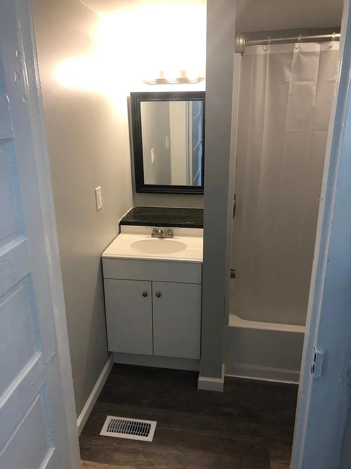 28 Circle St - Photo 6 of 11