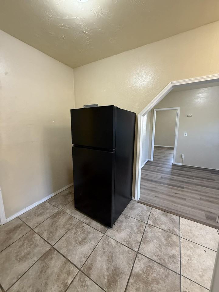 2218 S Taylor St #3 - Photo 4 of 9