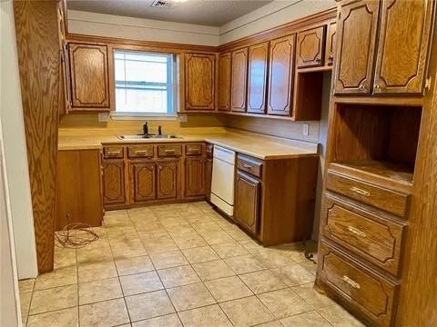 1810 Bellaire Dr - Photo 2 of 15