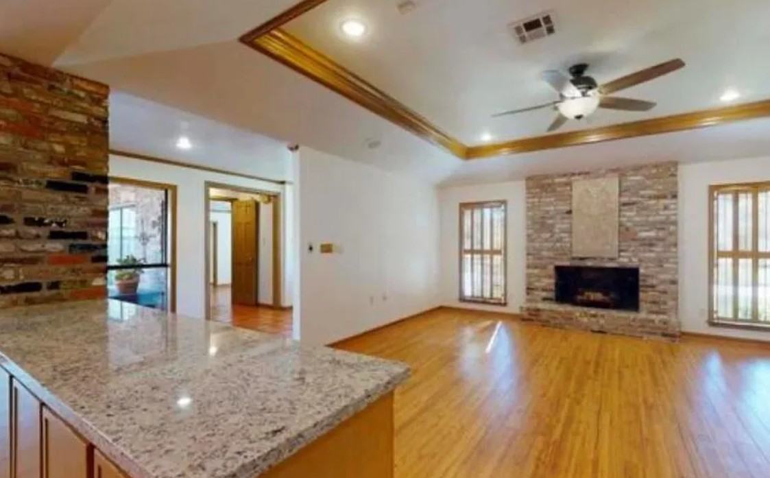 7080 Blarney St - Photo 5 of 12