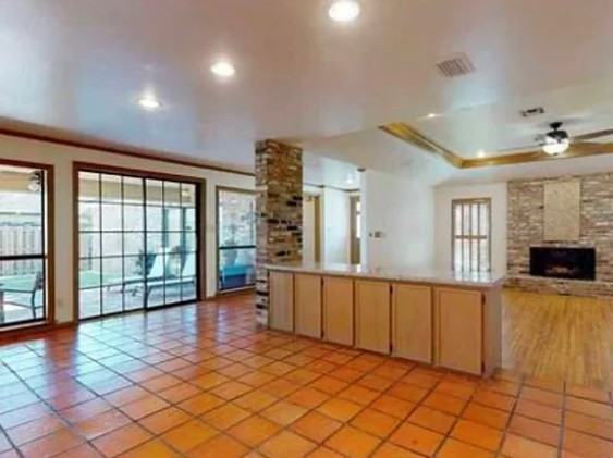 7080 Blarney St - Photo 7 of 12