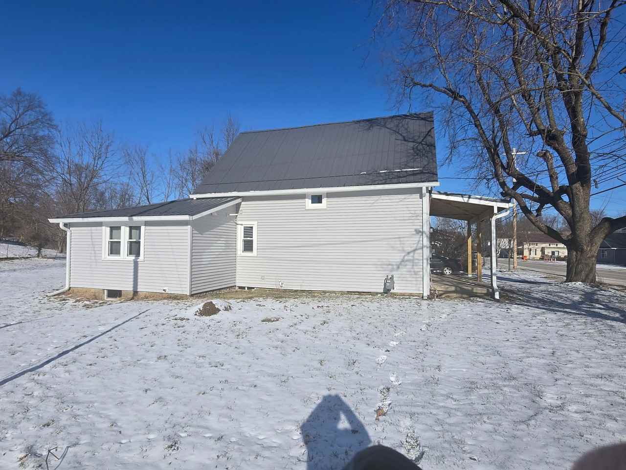 106 Columbus Rd - Photo 2 of 6