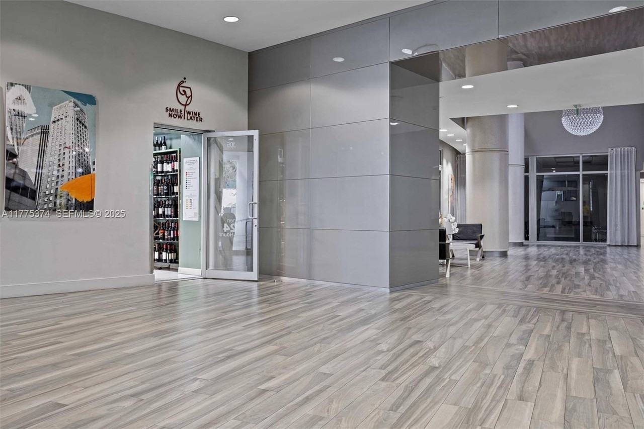 1750 North Bayshore Drive #3005 - Photo 4 of 12