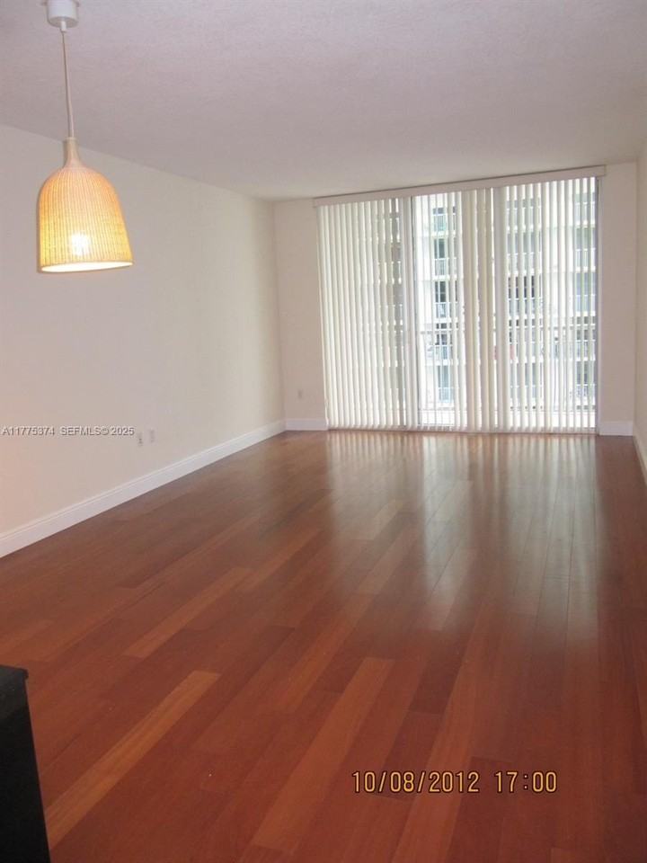 1750 North Bayshore Drive #3005 - Photo 7 of 12