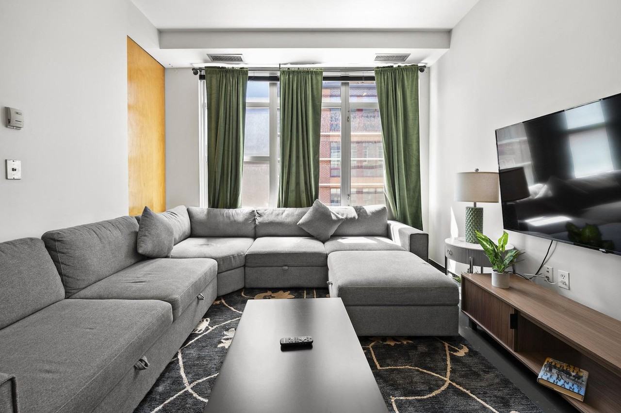 160 E Berkeley St #1343278P - Photo 2 of 23