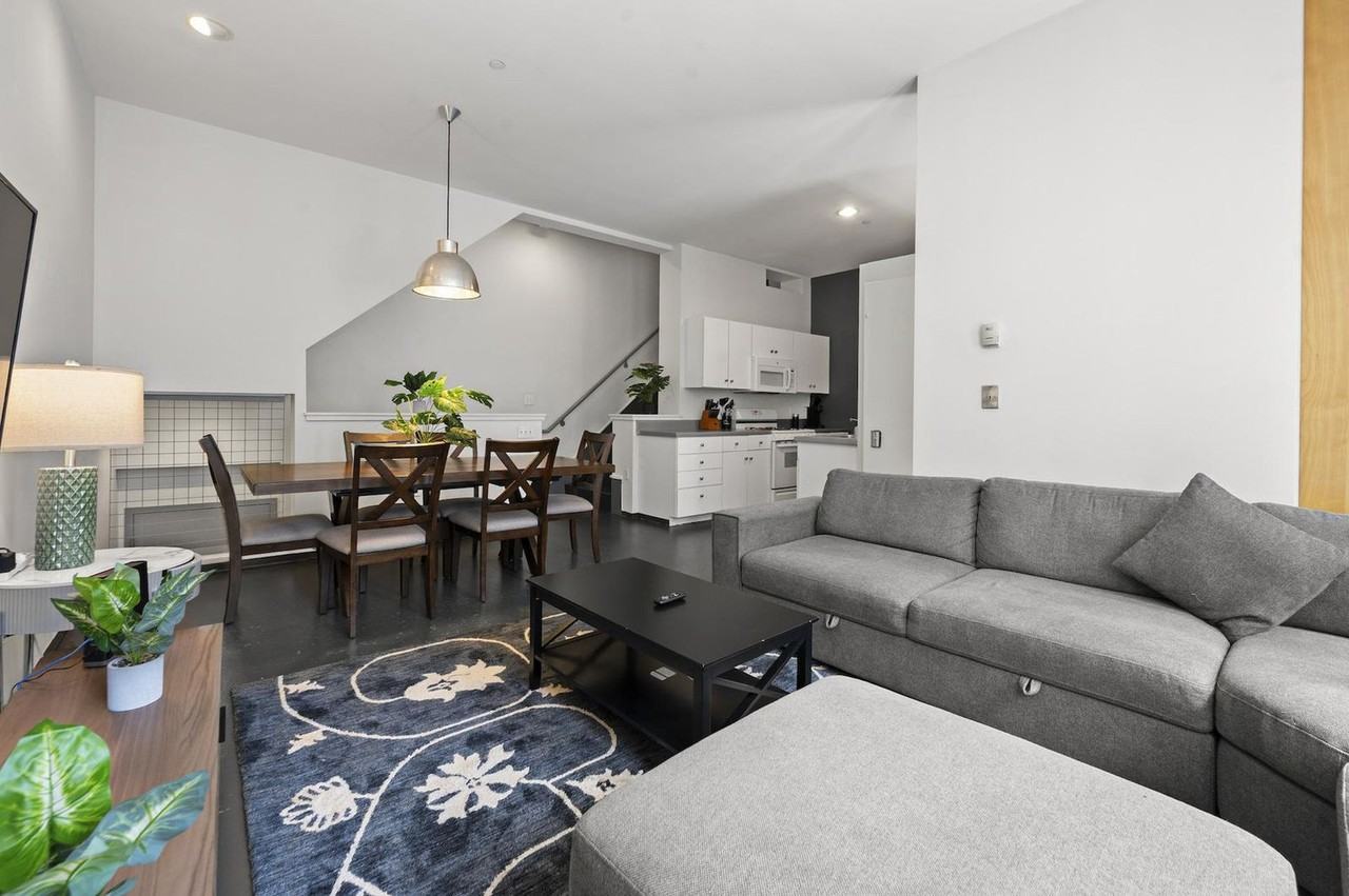 160 E Berkeley St #1343278P - Photo 3 of 23