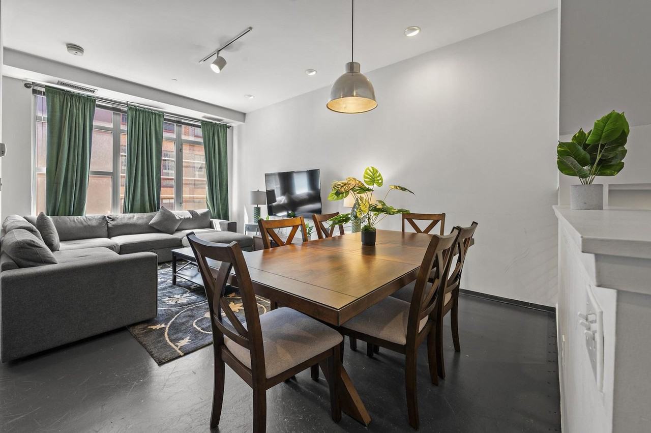 160 E Berkeley St #1343278P - Photo 4 of 23