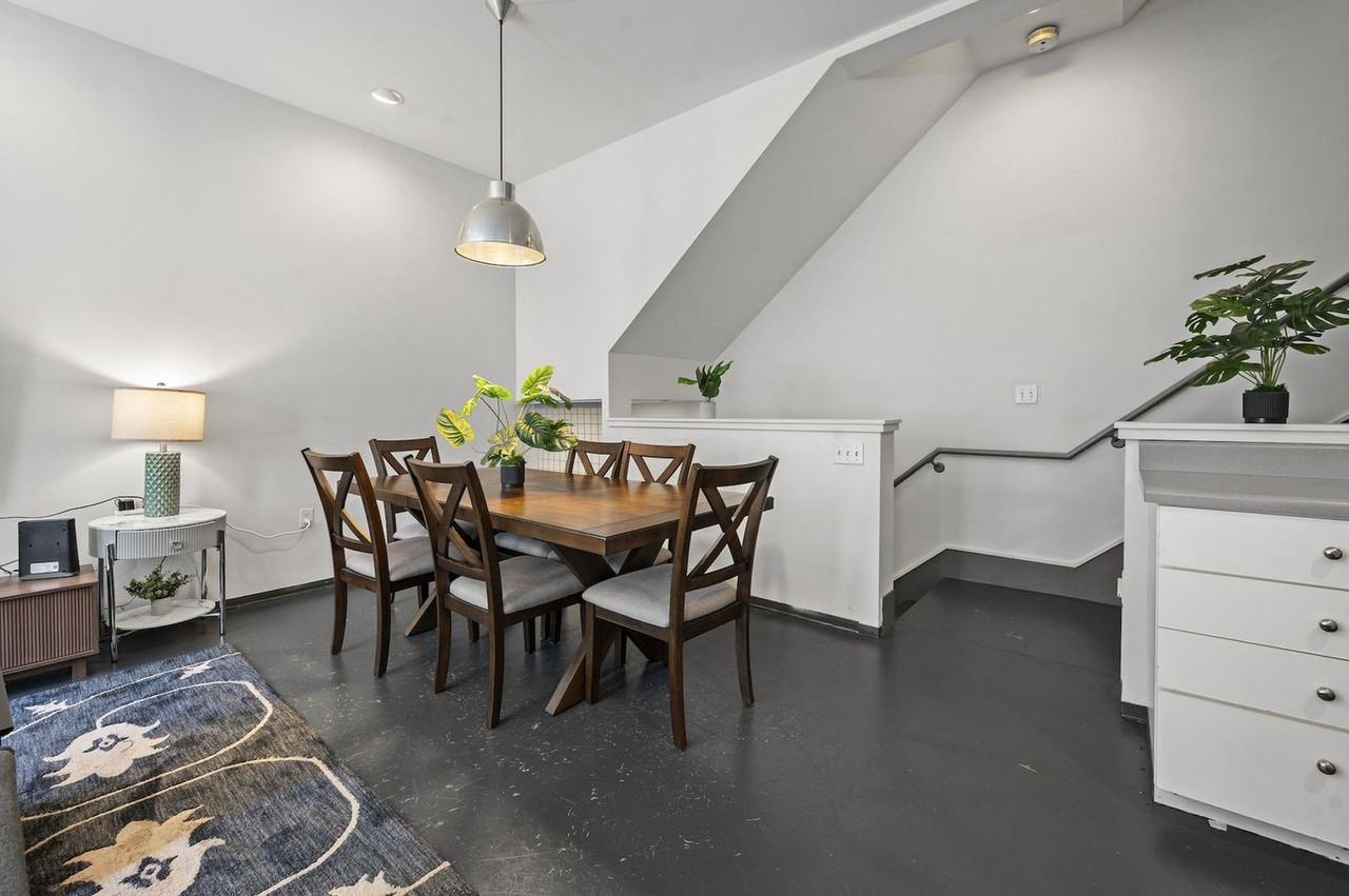 160 E Berkeley St #1343278P - Photo 7 of 23