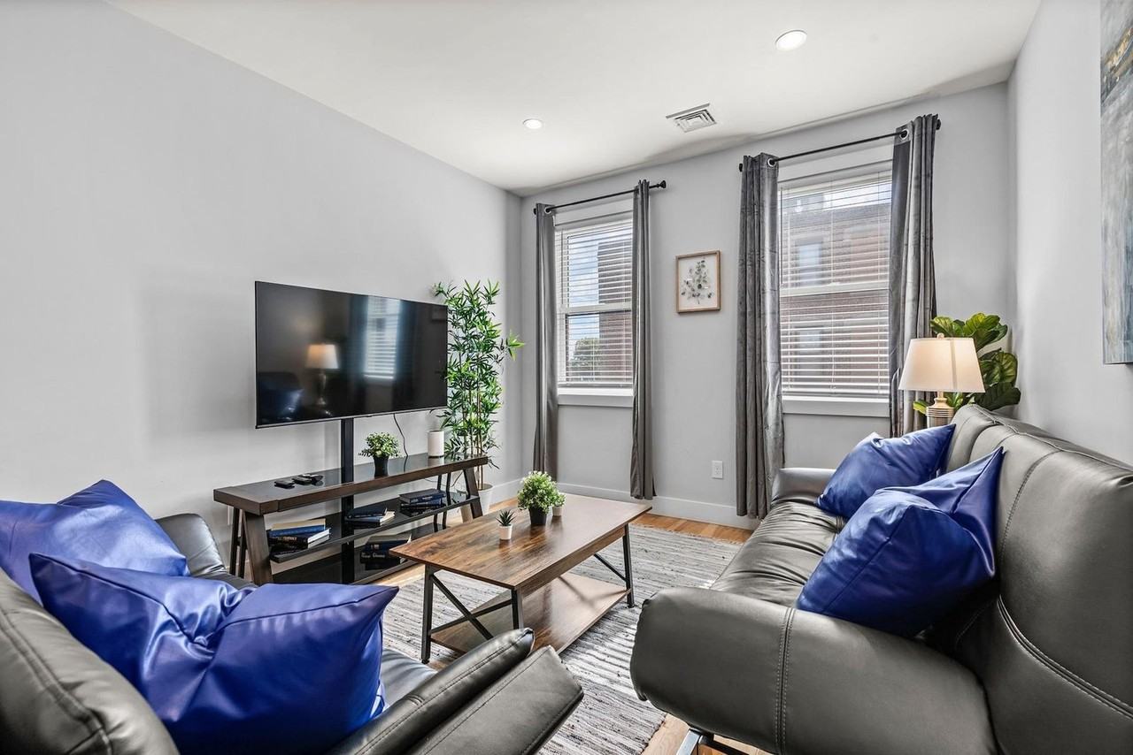 1011 Bennington Street - Photo 3 of 84