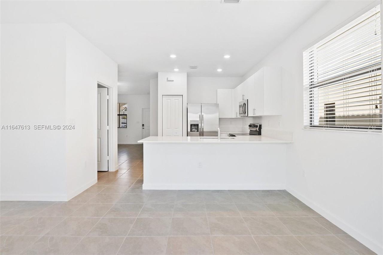 11934 Southwest 247th Terrace #11934 - Photo 5 of 35