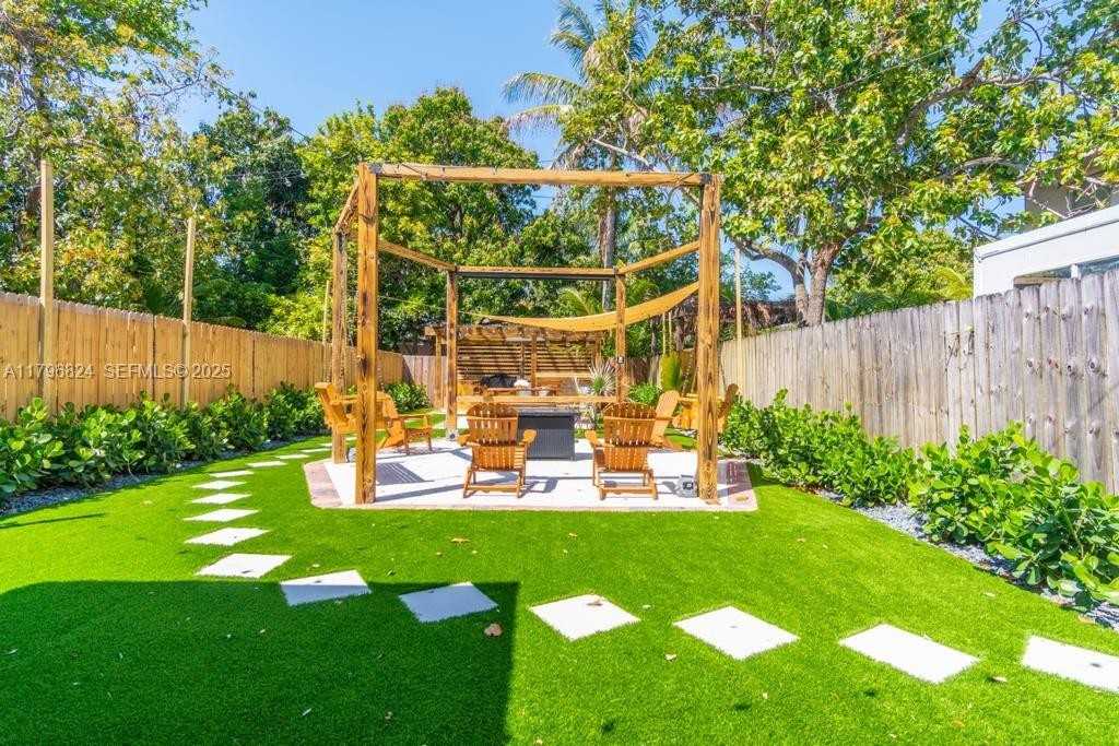 277 Northwest 48th Street #1 - Photo 5 of 16