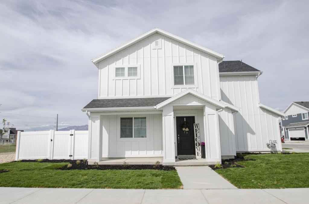 3893 S 3100 W - Photo 3 of 23