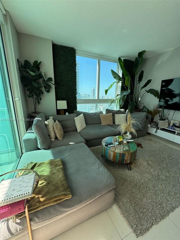 1900 North Bayshore Drive #3903 - Photo 2 of 7