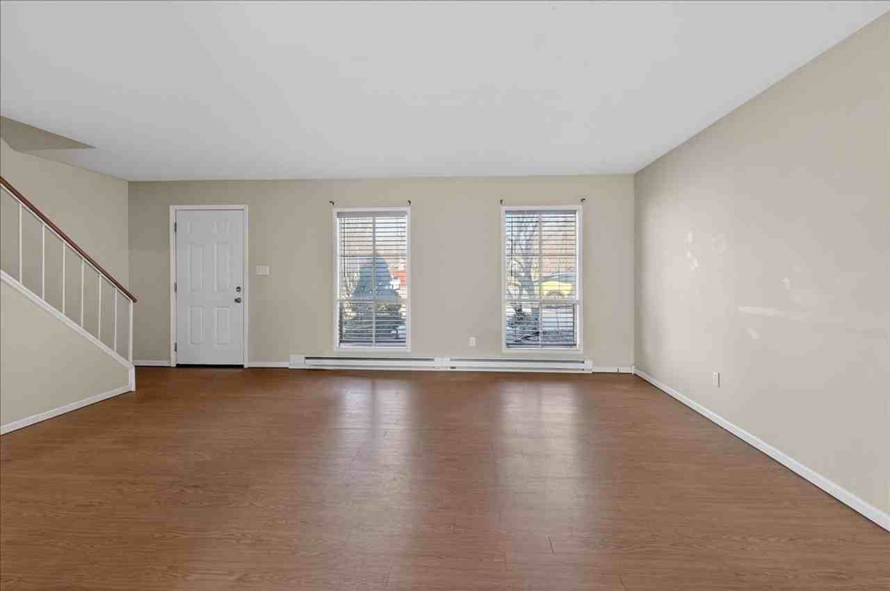 715 715 - 717  Southfield Ct. - Photo 5 of 15