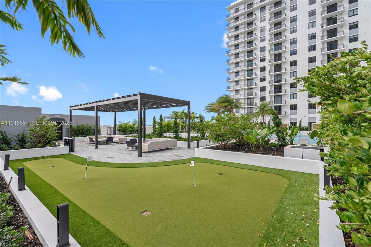 16395 Biscayne Boulevard #711 - Photo 2 of 31