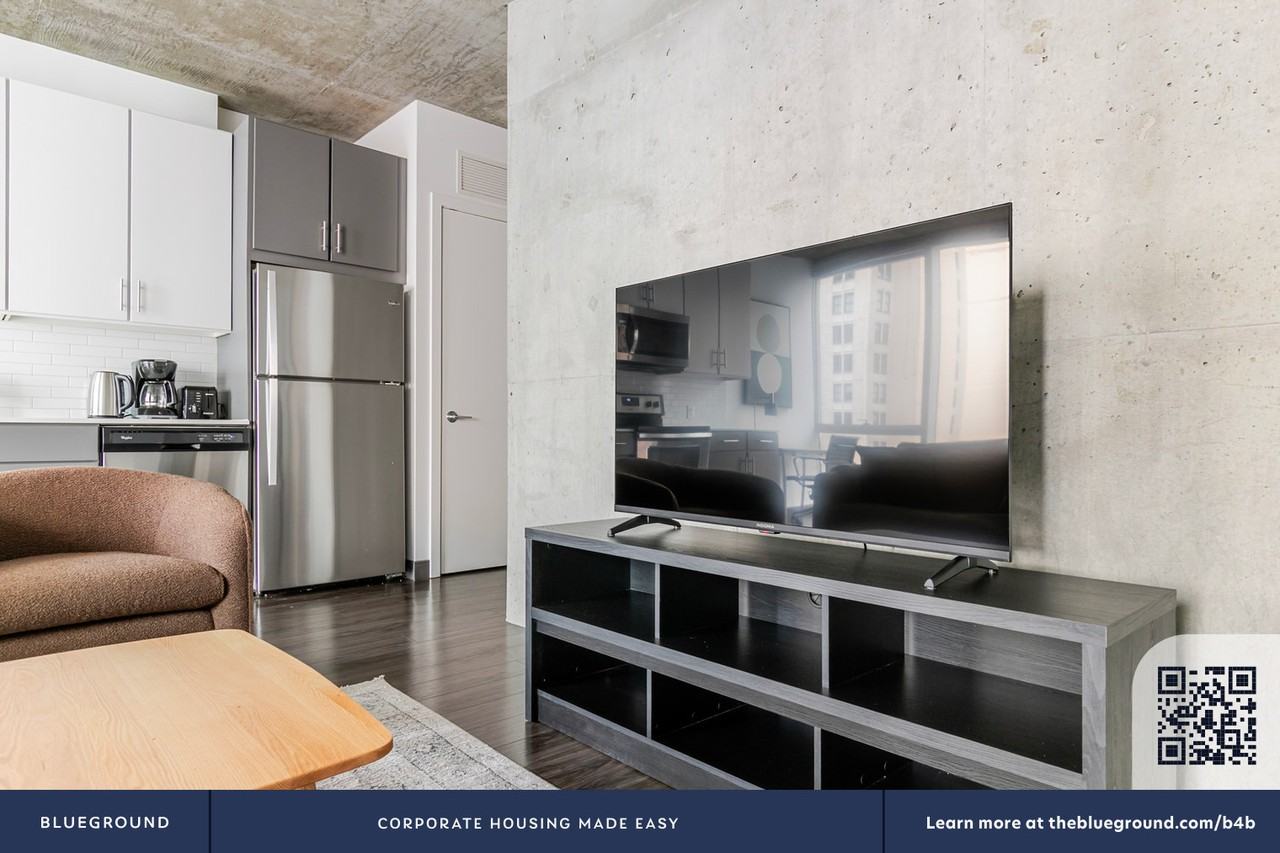 215 West Lake Street - Photo 6 of 49