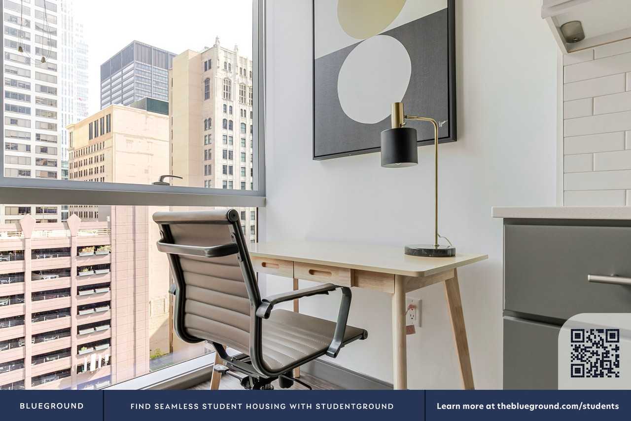 215 West Lake Street - Photo 7 of 49