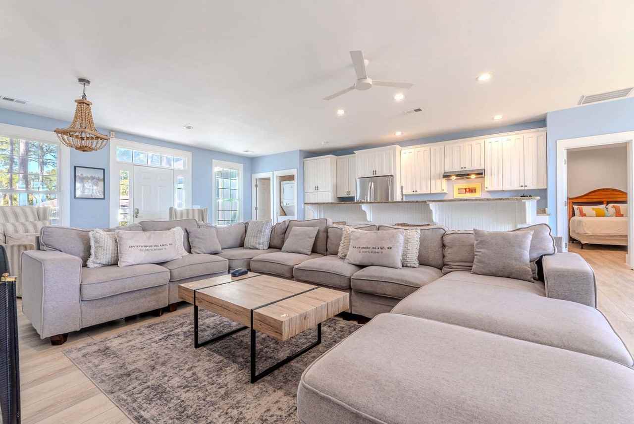 152 Ave Of Oaks #1316250P - Photo 3 of 46