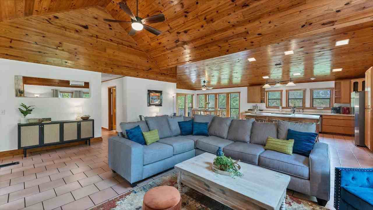 302 Shangrila Ln #1351226P - Photo 3 of 36