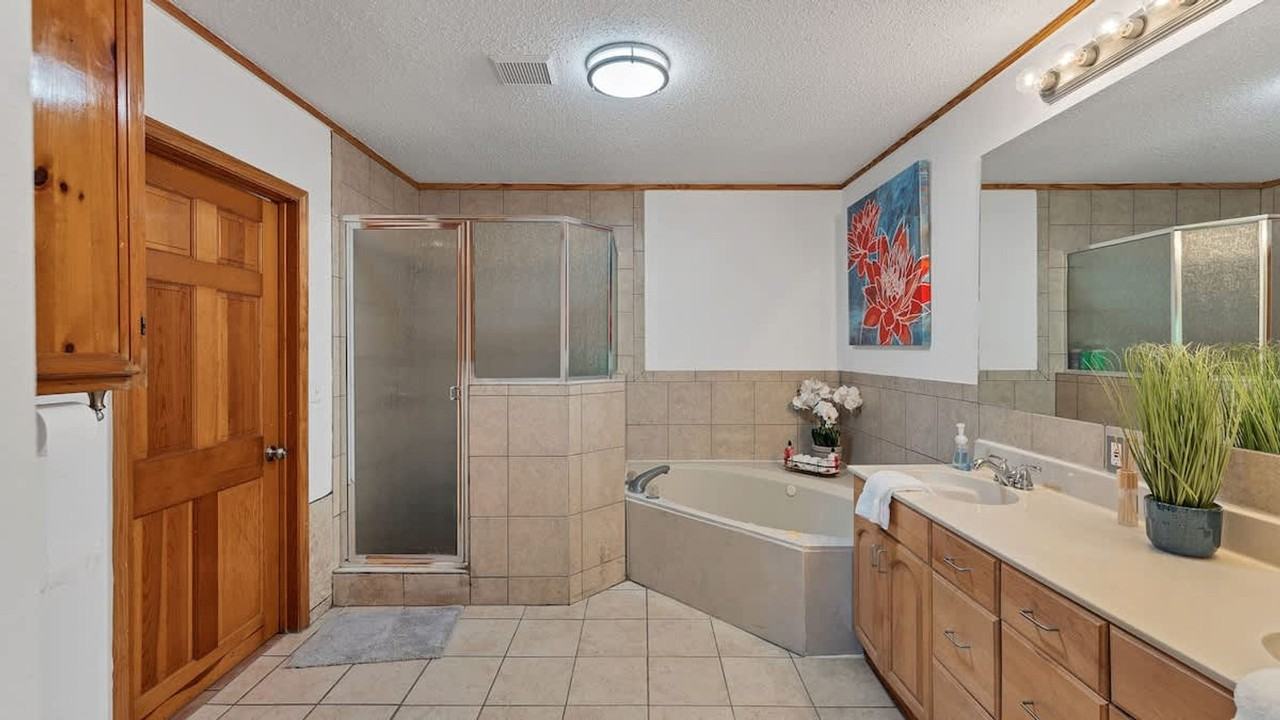 302 Shangrila Ln #1351226P - Photo 6 of 36