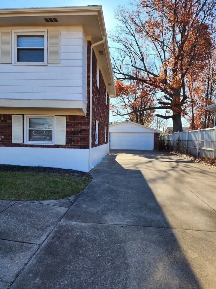 4306 Shady Villa Dr - Photo 2 of 50