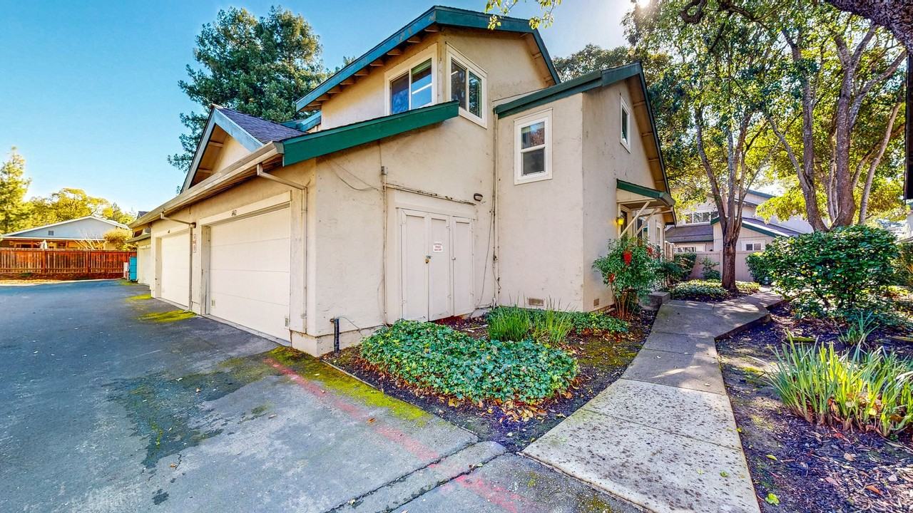 6462 Meadow Pines Ave - Photo 2 of 47