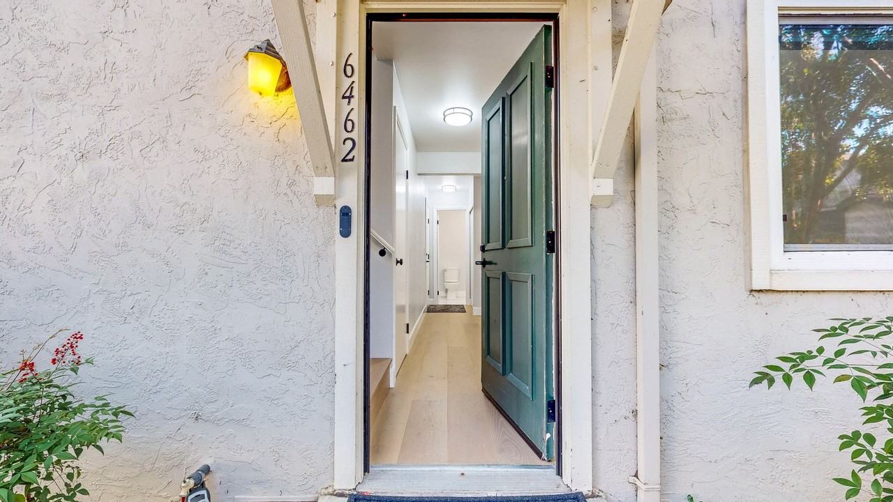 6462 Meadow Pines Ave - Photo 4 of 47