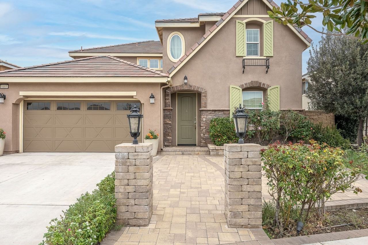 8485 Kingman Ct - Photo 3 of 5