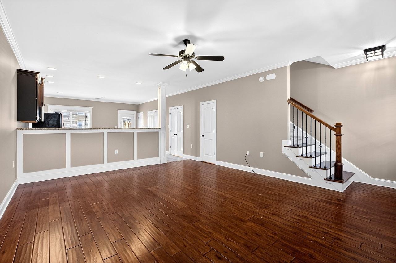 1703 New Castle Dr Ne - Photo 3 of 10