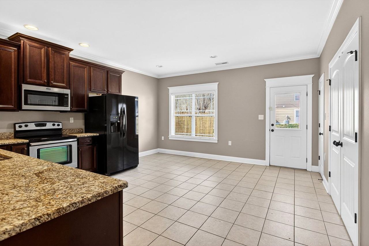 1703 New Castle Dr Ne - Photo 5 of 10