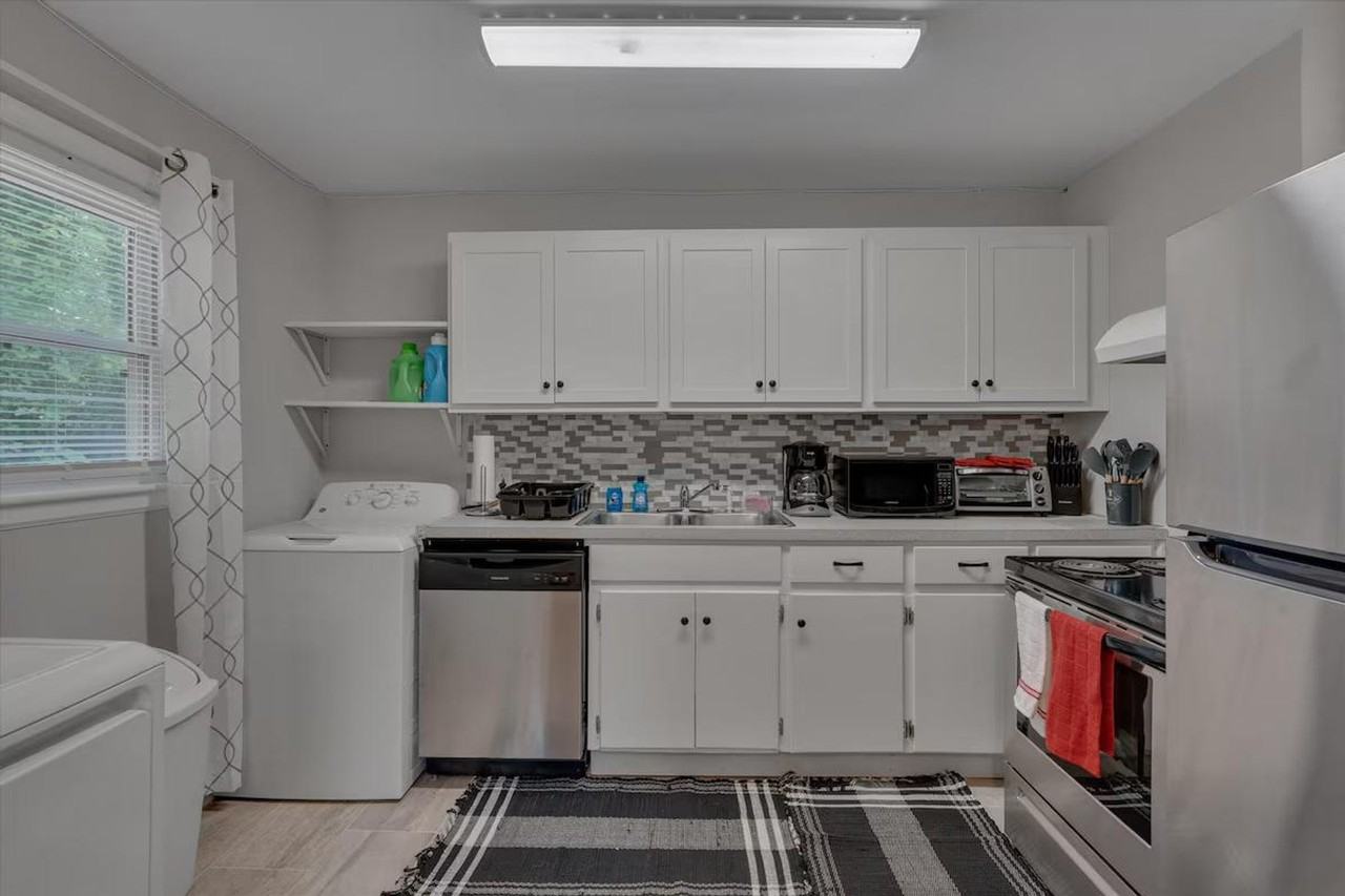 804 Urban Ave #1391825P - Photo 3 of 24