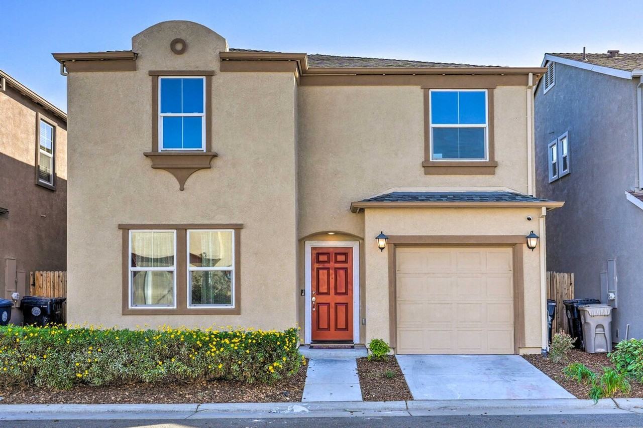 761 Ashwick Loop #1383714P - Photo 3 of 26