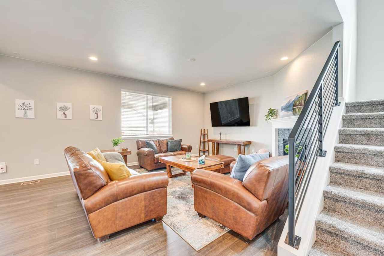 778 S 10th St #1386063P - Photo 4 of 34