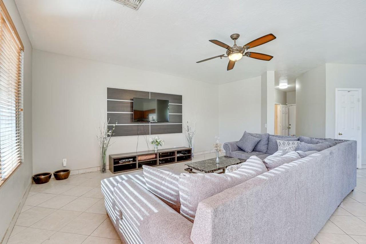 2907 W Carson Rd #1385604P - Photo 3 of 41