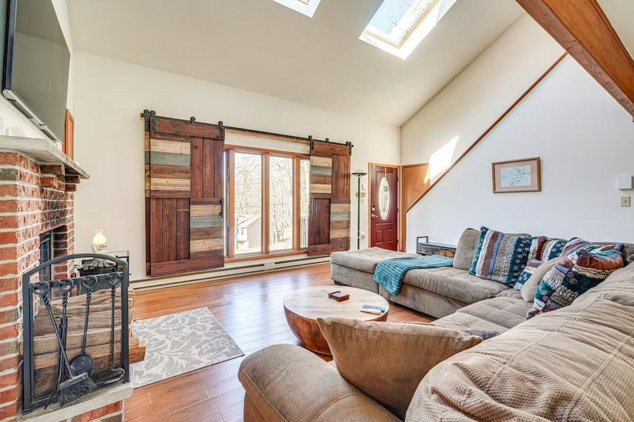 5317 Woodbridge Dr E #1386038P - Photo 3 of 30