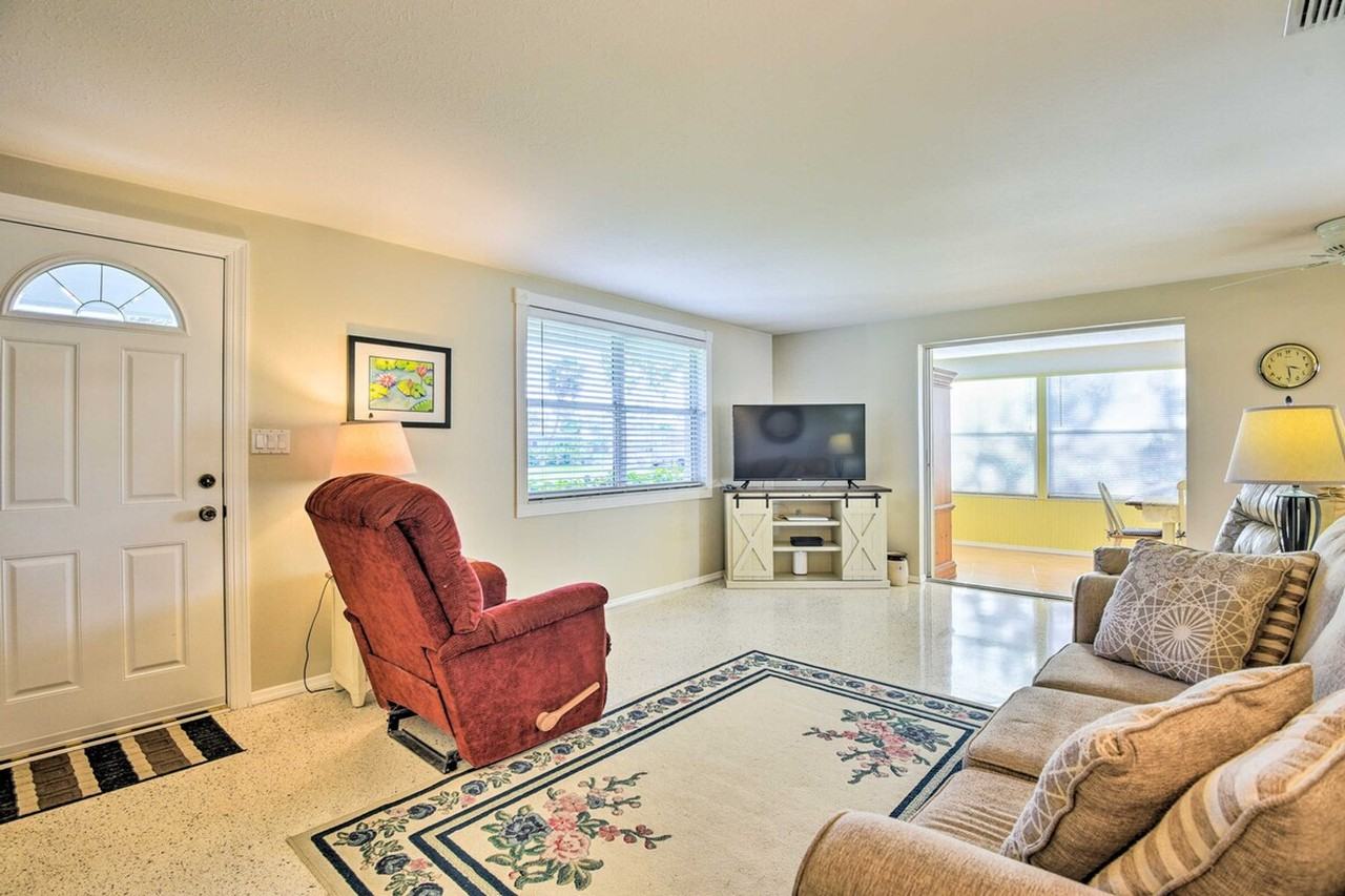 896 S Venice Blvd #1385782P - Photo 2 of 24