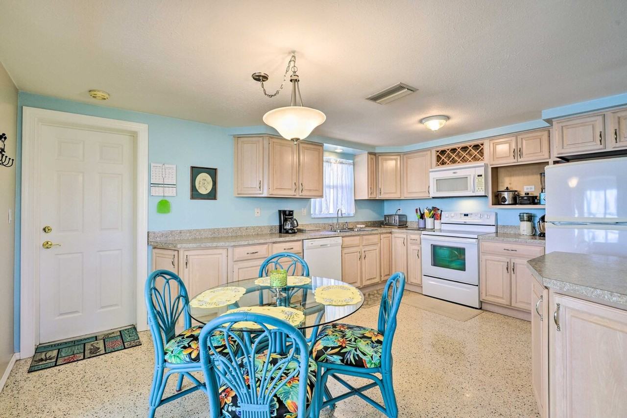 896 S Venice Blvd #1385782P - Photo 7 of 24