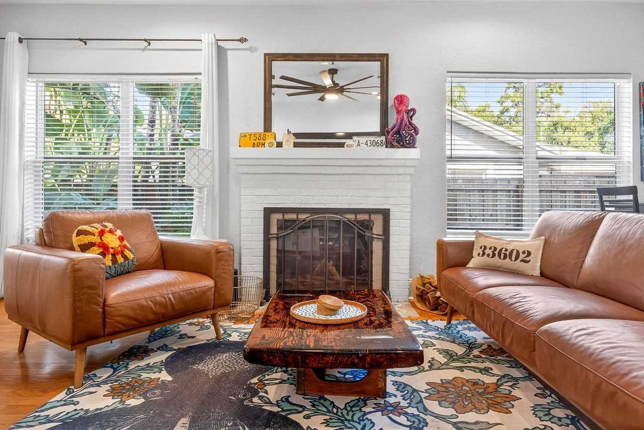 2705 N Poplar Ave #1466151P - Photo 3 of 44