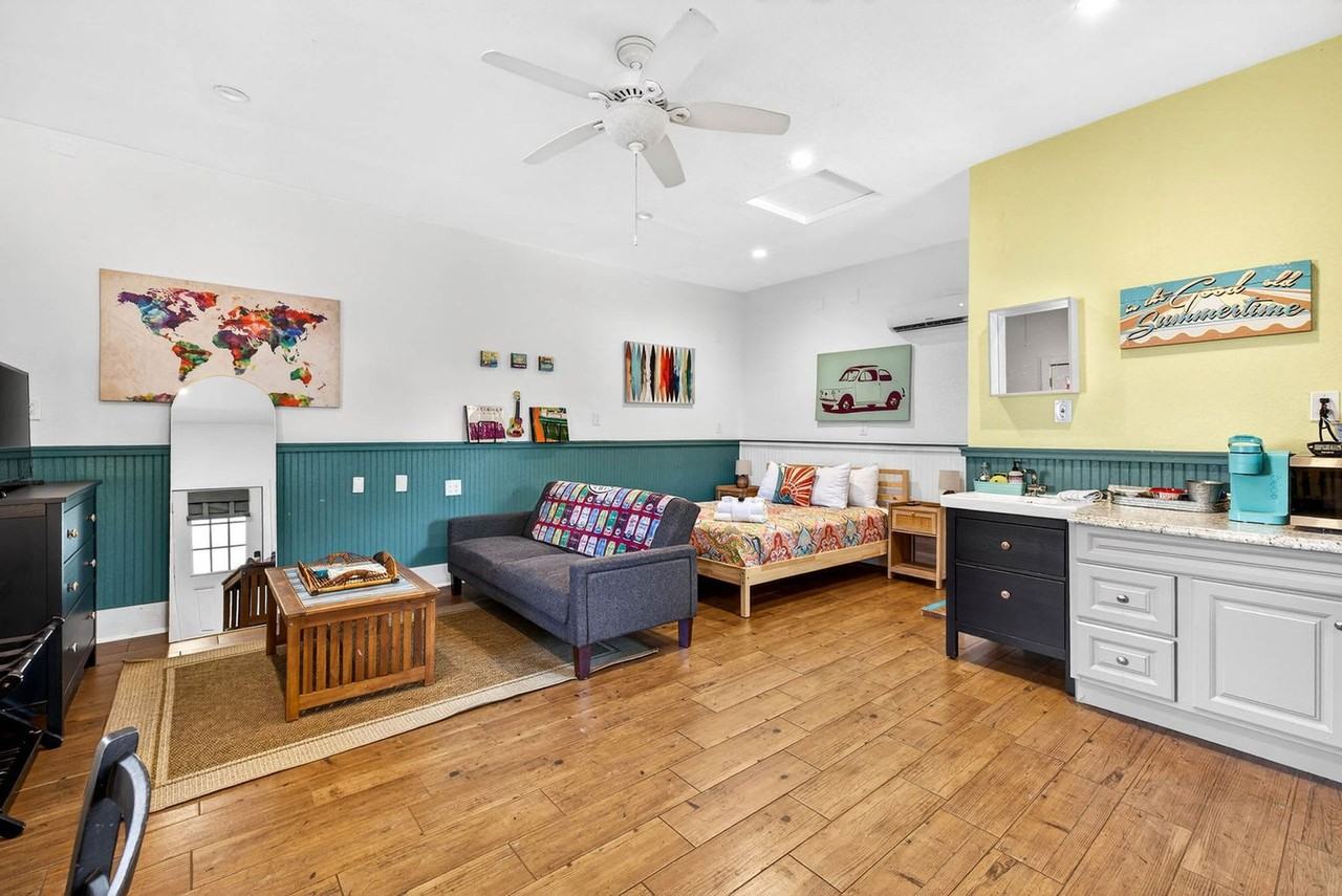 2705 N Poplar Ave #1466151P - Photo 6 of 44